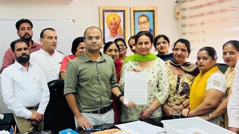 MP Praneet Kaur raised the issue of politically motivated revenge action against the businessmen of Patiala MP Praneet Kaur raised the issue of politically motivated revenge action against the businessmen of Patiala