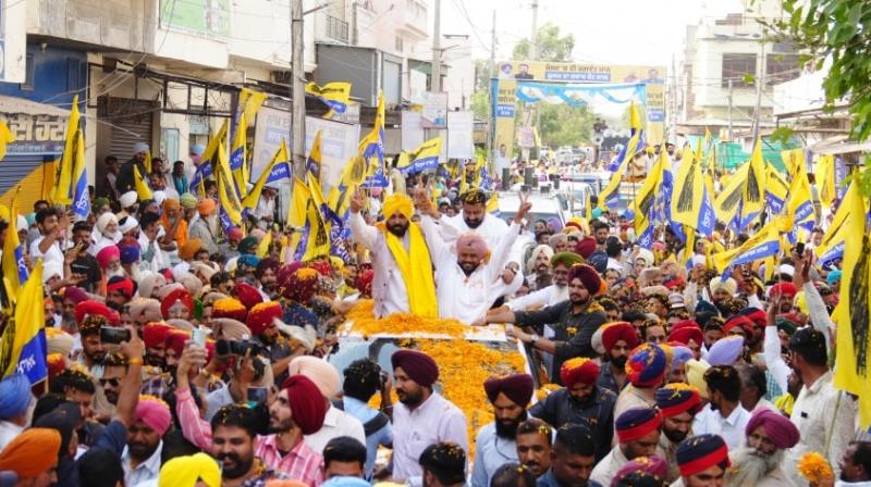 CM Bhagwant Mann held a road show in favor of the candidate Karamjit Anmol CM Bhagwant Mann held a road show in favor of the candidate Karamjit Anmol