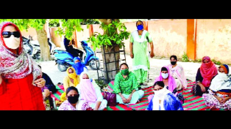 ਜ਼ਿਲ੍ਹਾ ਪਧਰੀ ਮੀਟਿੰਗ ਨੂੰ ਸੰਬੋਧਨ ਕਰਦੇ ਹੋਏ ਸੂਬਾ ਪ੍ਰਧਾਨ ਹਰਗੋਬਿੰਦ ਕੌਰ। ਸੰਜੂ ਜ਼ਿਲ੍ਹਾ ਪਧਰੀ ਮੀਟਿੰਗ ਨੂੰ ਸੰਬੋਧਨ ਕਰਦੇ ਹੋਏ ਸੂਬਾ ਪ੍ਰਧਾਨ ਹਰਗੋਬਿੰਦ ਕੌਰ। ਸੰਜੂ