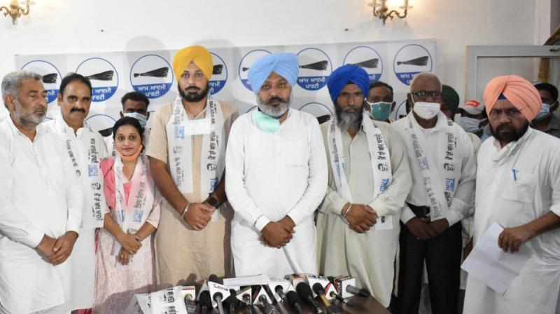 ozens of leaders leaving Congress, Akali Dal and LIP join AAP 