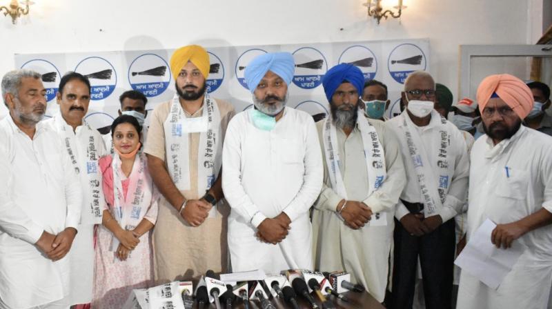 ozens of leaders leaving Congress, Akali Dal and LIP join AAP ozens of leaders leaving Congress, Akali Dal and LIP join AAP