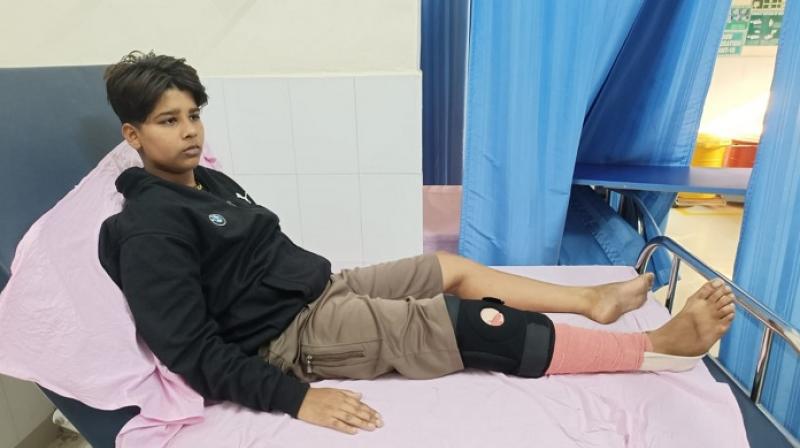 A 13-year-old innocent boy who went to steal kites in the fields was beaten up by the landlord A 13-year-old innocent boy who went to steal kites in the fields was beaten up by the landlord