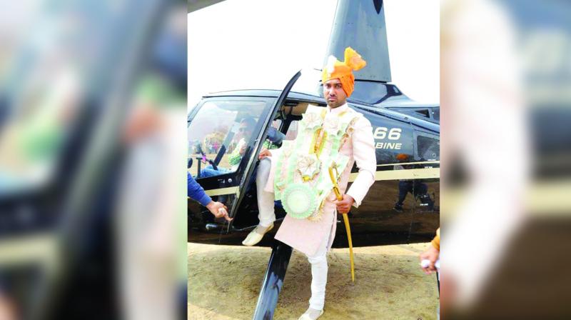 Groom Hires Helicopter for Baraat Groom Hires Helicopter for Baraat