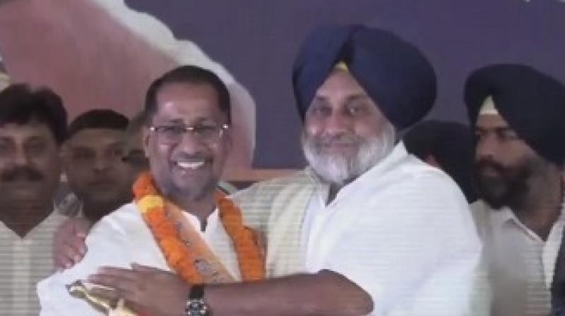 Former Cabinet Minister Anil Joshi joins Shiromani Akali Dal Former Cabinet Minister Anil Joshi joins Shiromani Akali Dal