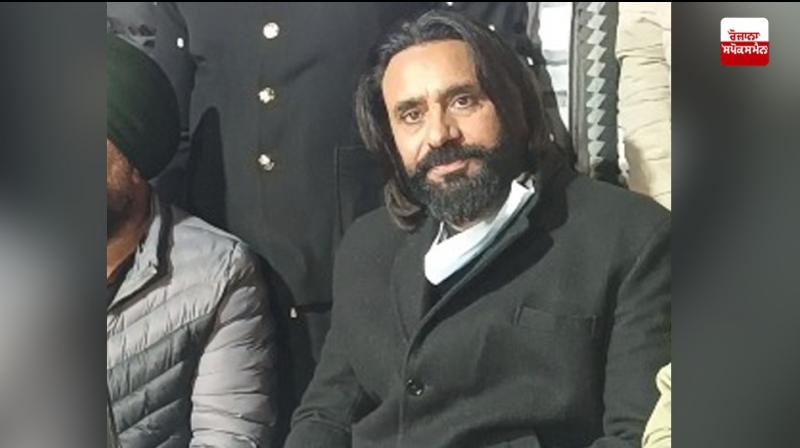 ਪੰਜਾਬੀ ਗਾਇਕ ਬੱਬੂ ਮਾਨ ਪੱਤਰਕਾਰਾਂ ਨਾਲ ਗੱਲਬਾਤ ਕਰਦੇ ਹੋਏ ਪੰਜਾਬੀ ਗਾਇਕ ਬੱਬੂ ਮਾਨ ਪੱਤਰਕਾਰਾਂ ਨਾਲ ਗੱਲਬਾਤ ਕਰਦੇ ਹੋਏ