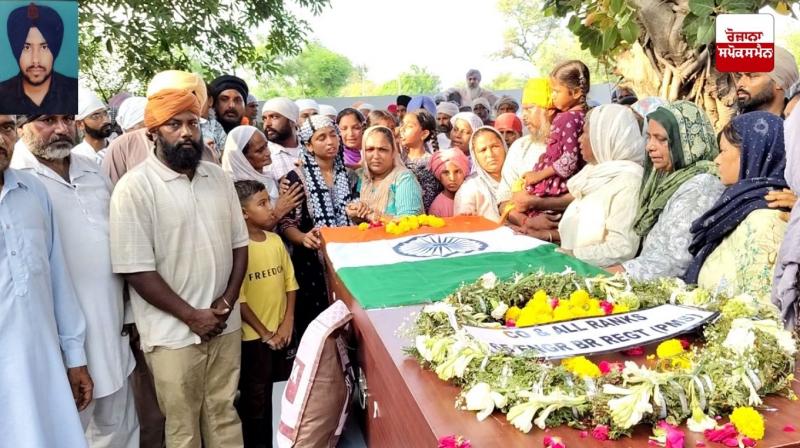 ਪਿੰਡ ਹੇਰਾਂ ਦੇ ਫੌਜੀ ਜਵਾਨ ਦੀ ਡਿਊਟੀ ਦੌਰਾਨ ਦਿਲ ਦਾ ਦੌਰਾ ਪੈਣ ਕਾਰਨ ਹੋਈ ਮੌਤ, 31 ਅਗਸਤ ਨੂੰ ਹੋਣਾ ਸੀ ਸੇਵਾ ਮੁਕਤ ਪਿੰਡ ਹੇਰਾਂ ਦੇ ਫੌਜੀ ਜਵਾਨ ਦੀ ਡਿਊਟੀ ਦੌਰਾਨ ਦਿਲ ਦਾ ਦੌਰਾ ਪੈਣ ਕਾਰਨ ਹੋਈ ਮੌਤ, 31 ਅਗਸਤ ਨੂੰ ਹੋਣਾ ਸੀ ਸੇਵਾ ਮੁਕਤ
