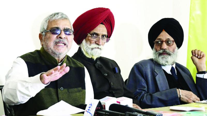 Talking to journalists, Dr. Dharamvir Gandhi Talking to journalists, Dr. Dharamvir Gandhi