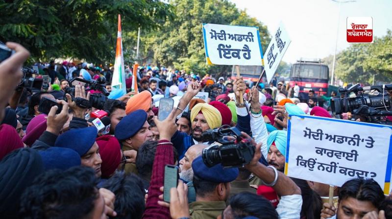 ਪੰਜਾਬ ਕਾਂਗਰਸ ਨੇ ਗੌਤਮ ਅਡਾਨੀ ਅਤੇ ਮਨੀਪੁਰ ਮੁੱਦੇ 'ਤੇ ਚੁੱਪੀ ਲਈ ਭਾਜਪਾ ਖਿਲਾਫ਼ ਕੀਤਾ ਵਿਸ਼ਾਲ ਰੋਸ ਪ੍ਰਦਰਸ਼ਨ ਪੰਜਾਬ ਕਾਂਗਰਸ ਨੇ ਗੌਤਮ ਅਡਾਨੀ ਅਤੇ ਮਨੀਪੁਰ ਮੁੱਦੇ 'ਤੇ ਚੁੱਪੀ ਲਈ ਭਾਜਪਾ ਖਿਲਾਫ਼ ਕੀਤਾ ਵਿਸ਼ਾਲ ਰੋਸ ਪ੍ਰਦਰਸ਼ਨ