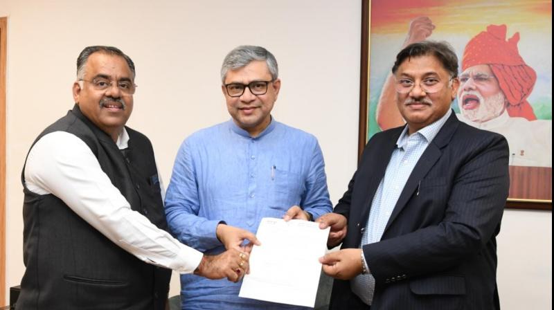 Tarun Chugh met with Union Railway Minister Ashwini Vaishnav Tarun Chugh met with Union Railway Minister Ashwini Vaishnav