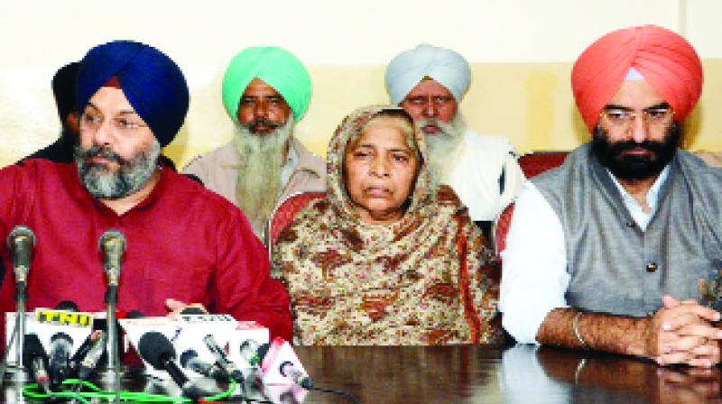 Talking to the media, Mr. Manjeet Singh GK, Bibi Cham Kaur, S. Manjinder Singh Sirsa