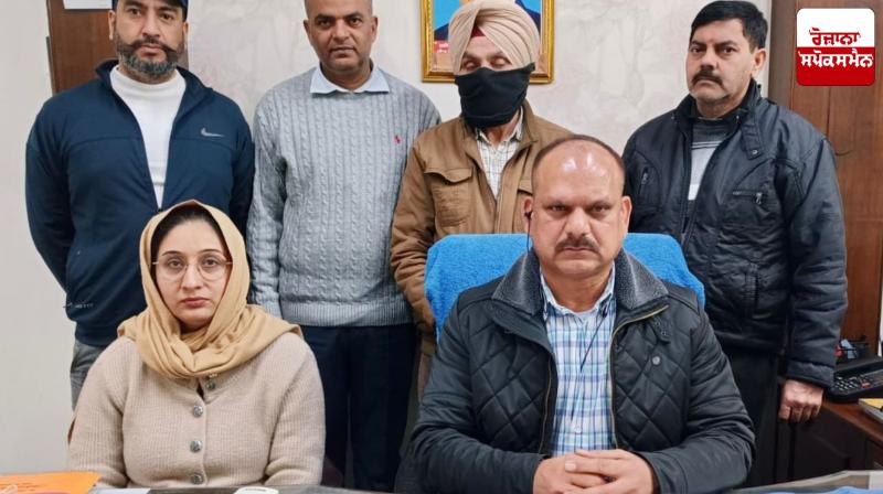 Vigilance Bureau arrests constable who took Rs 4500 bribe through Google Pay Vigilance Bureau arrests constable who took Rs 4500 bribe through Google Pay
