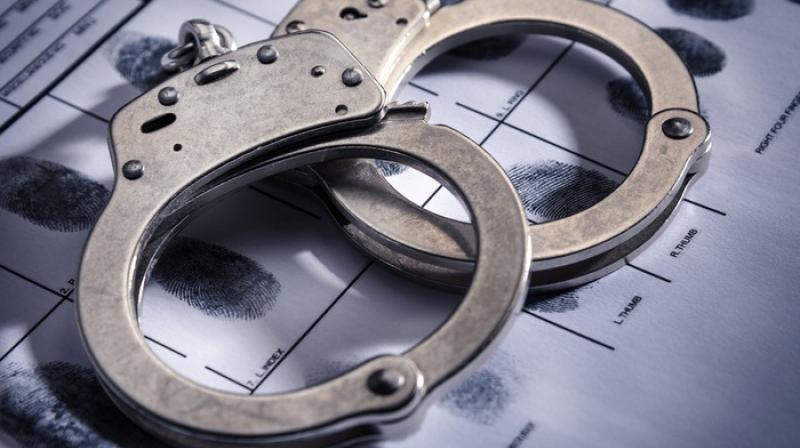 Four persons arrested along with 11 kg gold bars Four persons arrested along with 11 kg gold bars
