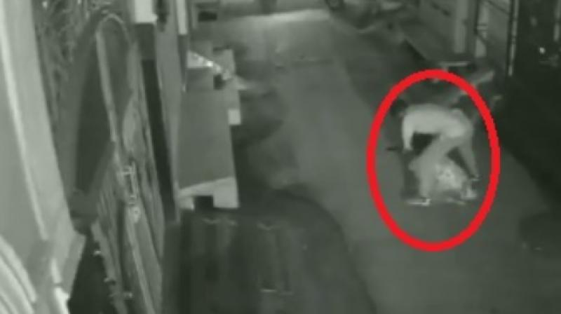 Woman attacked, robbed of valuables in Shahdara Woman attacked, robbed of valuables in Shahdara