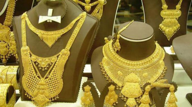 Gold price today in india gold raters 80 to rs 40554 per 10 gram 