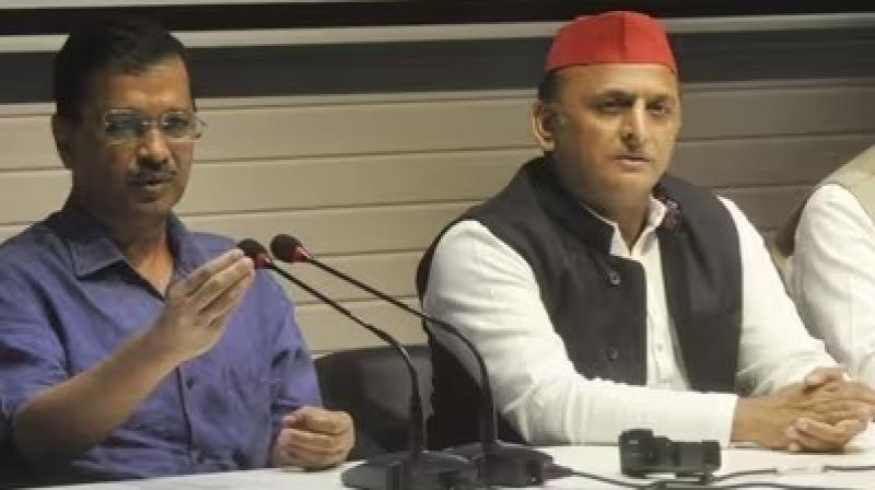 Arvind Kejriwal and Akhilesh Yadav Arvind Kejriwal and Akhilesh Yadav