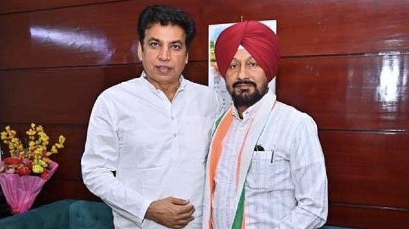 Retired SMO Dr. Manohar Singh Joins Congress Retired SMO Dr. Manohar Singh Joins Congress