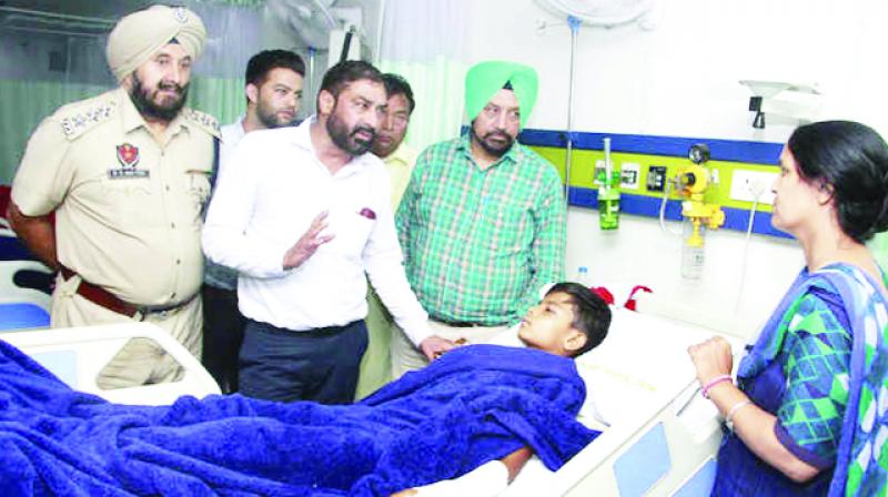 Rajkumar Hans asking the child's condition Rajkumar Hans asking the child's condition