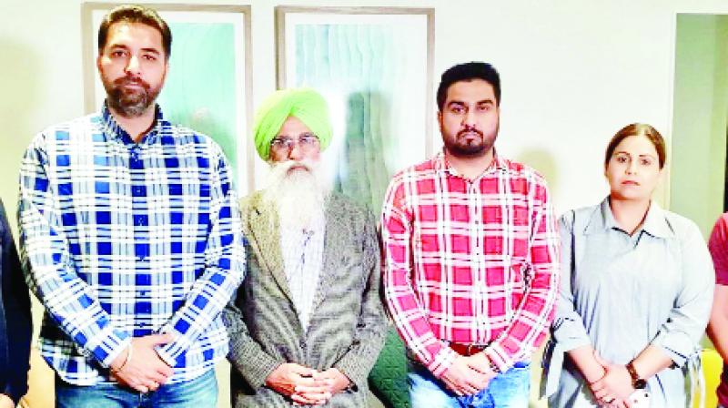 Manmeet Alisher's family member and others Manmeet Alisher's family member and others