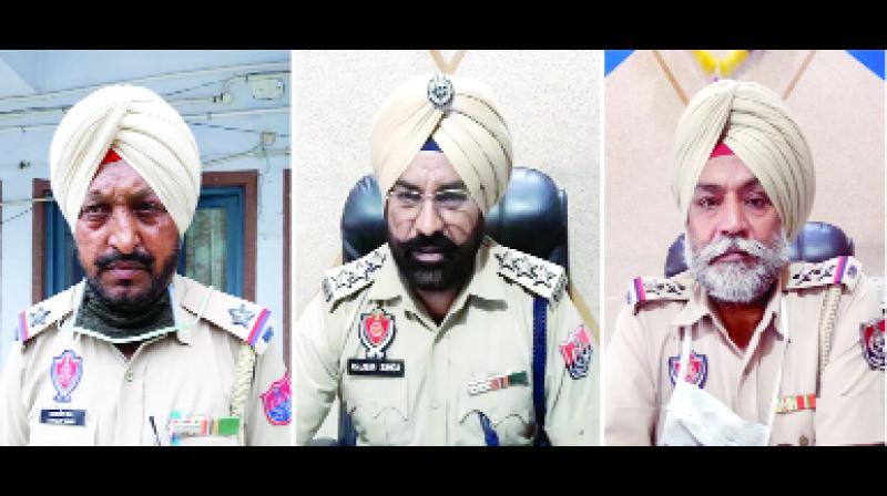 to ਕੁੱਟਮਾਰ ਦੌਰਾਨ ਜਾਣਕਾਰੀ ਸਾਂਝੀ ਕਰਦੇ ਹੋਏ ਪੀੜਤ ਏ.ਐਸ.ਆਈ ਸਰਬਜੀਤ ਸਿੰਘ, ਡੀ.ਐਸ.ਪੀ.ਰਾਜਬੀਰ ਸਿੰਘ ਐਸ.ਐਚ.ਓ ਜਸਵੰਤ ਸਿੰਘ to ਕੁੱਟਮਾਰ ਦੌਰਾਨ ਜਾਣਕਾਰੀ ਸਾਂਝੀ ਕਰਦੇ ਹੋਏ ਪੀੜਤ ਏ.ਐਸ.ਆਈ ਸਰਬਜੀਤ ਸਿੰਘ, ਡੀ.ਐਸ.ਪੀ.ਰਾਜਬੀਰ ਸਿੰਘ ਐਸ.ਐਚ.ਓ ਜਸਵੰਤ ਸਿੰਘ