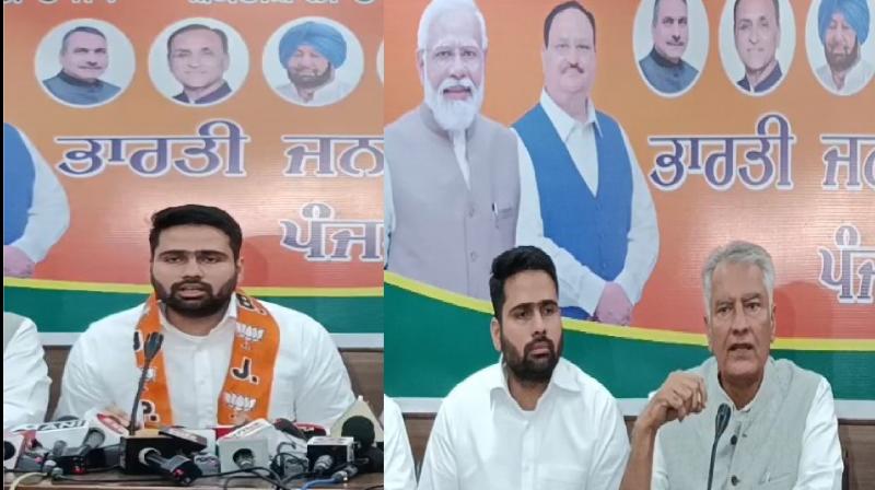 Youth Congress leader Akshay Sharma left the Congress and joined the BJP Youth Congress leader Akshay Sharma left the Congress and joined the BJP