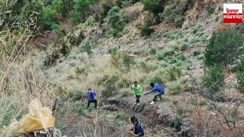 Army vehicle falls into gorge News Ramban jammu and Kashmir News Army vehicle falls into gorge News Ramban jammu and Kashmir News