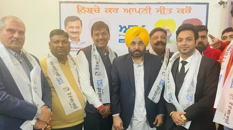 Many prominent social workers and a former army officer joined AAP Many prominent social workers and a former army officer joined AAP