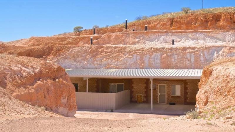 A unique city in the desert region of Australia, people live underground A unique city in the desert region of Australia, people live underground