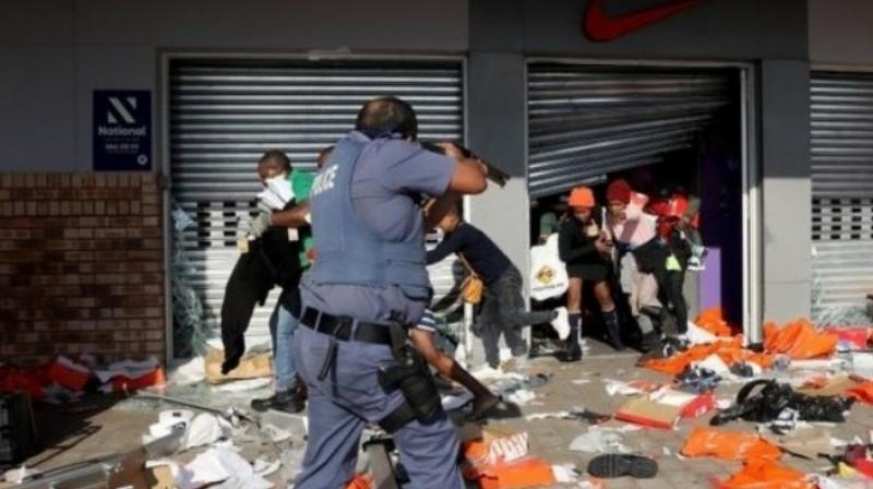 Encounter between police and robbers in South Africa, 18 robbers including 2 women killed Encounter between police and robbers in South Africa, 18 robbers including 2 women killed