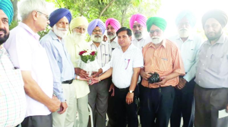 Jaswant Singh Kanwal With Delegate of Punjabi Writer Jaswant Singh Kanwal With Delegate of Punjabi Writer