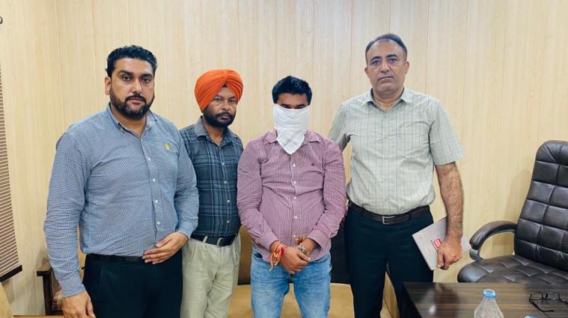 Punjab Vigilance nabs Nabha Nagar Council JE for taking Rs 50,000 bribe Punjab Vigilance nabs Nabha Nagar Council JE for taking Rs 50,000 bribe