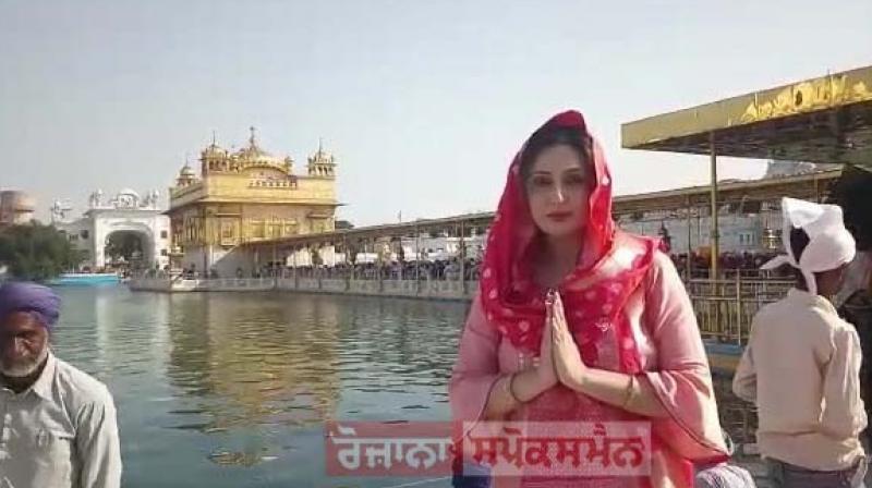 Actor Juhi Babbar pays obeisance at Sachkhand Sri Harmandir Sahib Actor Juhi Babbar pays obeisance at Sachkhand Sri Harmandir Sahib