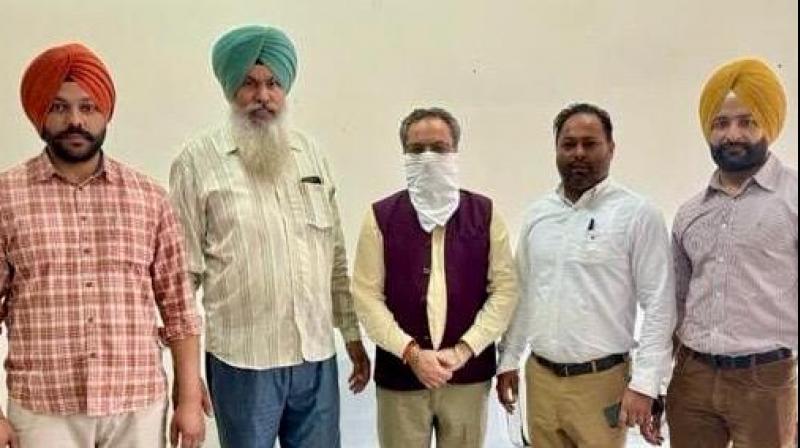 Vigilance arrests Assistant Treasury Officer for accepting bribe to pass pension case Vigilance arrests Assistant Treasury Officer for accepting bribe to pass pension case