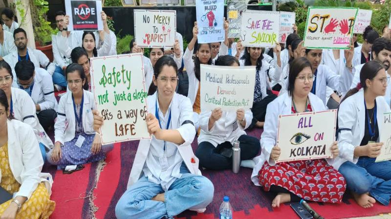 Junior doctors of Delhi AIIMS went on strike Junior doctors of Delhi AIIMS went on strike