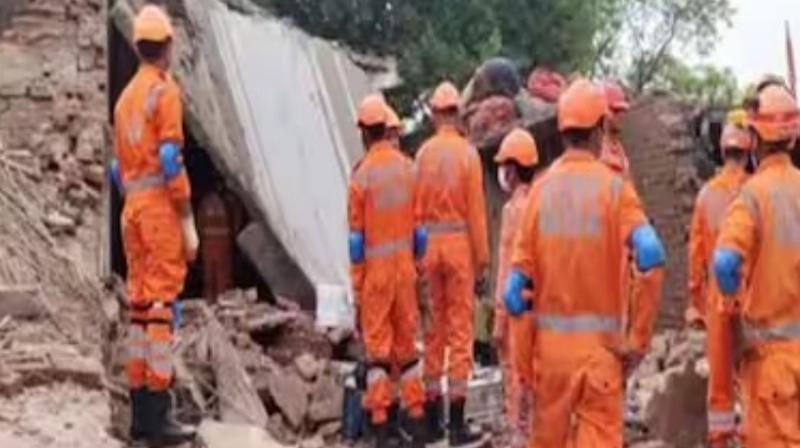 Uttar Pradesh: Explosion in firecracker factory, 5 people died, 11 injured Uttar Pradesh: Explosion in firecracker factory, 5 people died, 11 injured