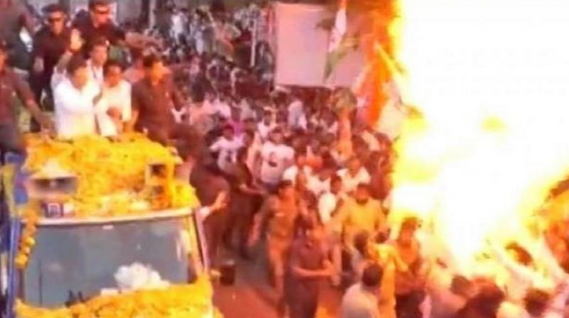 Balloons explode during Rahul Gandhi’s road show Balloons explode during Rahul Gandhi’s road show