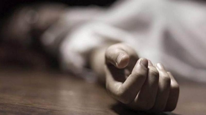 Mother and 5 daughters commit suicide 