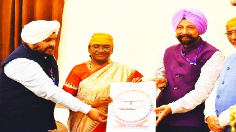 President Draupadi Murmu and Dr. Vijay Satbir Singh released the logo of Hazur Sahib Board President Draupadi Murmu and Dr. Vijay Satbir Singh released the logo of Hazur Sahib Board