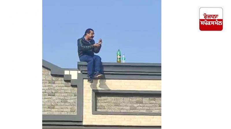 Ruckus in Patiala during voting, BJP candidate climbs on booth roof, accusing AAP of fake votes Ruckus in Patiala during voting, BJP candidate climbs on booth roof, accusing AAP of fake votes