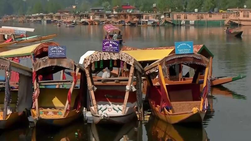 Tourists are not coming to Dal Lake