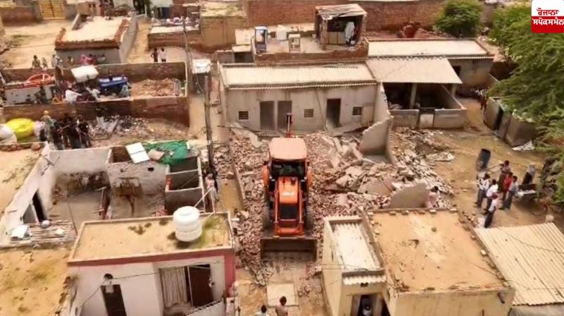 Two illegal buildings built by drug smugglers in Dhobiana Basti were demolished Two illegal buildings built by drug smugglers in Dhobiana Basti were demolished