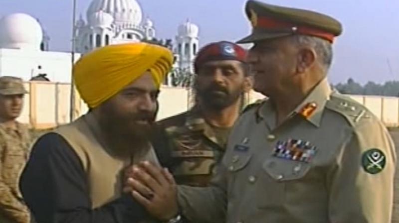 Gopal Chawla Wtih Pak Army Cheif Gopal Chawla Wtih Pak Army Cheif