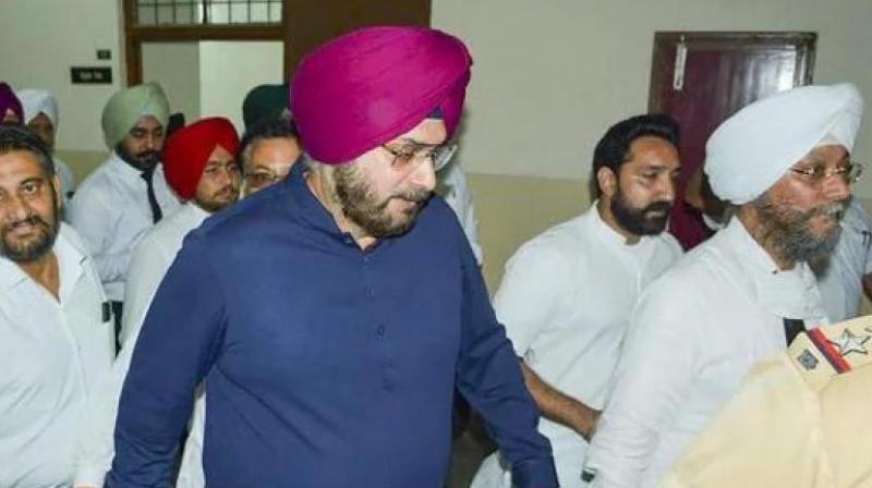 Government reduced security of Navjot Sidhu's house (File) Government reduced security of Navjot Sidhu's house (File)