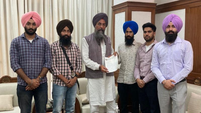 To stop the centralization of Punjab University, the student body met the Speaker of the Punjab Vidhan Sabha To stop the centralization of Punjab University, the student body met the Speaker of the Punjab Vidhan Sabha