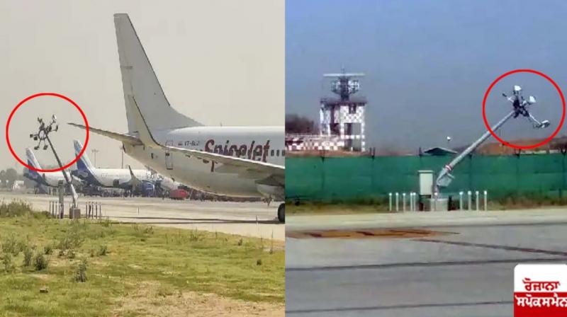 SpiceJet Plane Hits Pole Before Take-Off At Delhi Airport SpiceJet Plane Hits Pole Before Take-Off At Delhi Airport