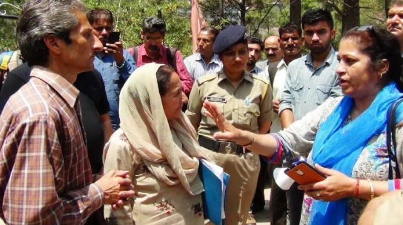 Lady officer shot dead by hotelier Lady officer shot dead by hotelier