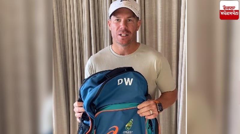 David Warner makes plea for return of his missing baggy green