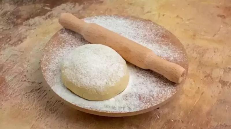 Flour bread kept in the refrigerator is harmful for the body Flour bread kept in the refrigerator is harmful for the body