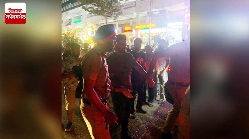 In Jalandhar, a young man who was intoxicated put his hands on khaki In Jalandhar, a young man who was intoxicated put his hands on khaki