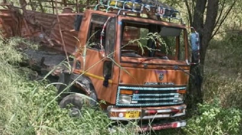 Phagwara: 12 people including 5 women injured in road accident Phagwara: 12 people including 5 women injured in road accident