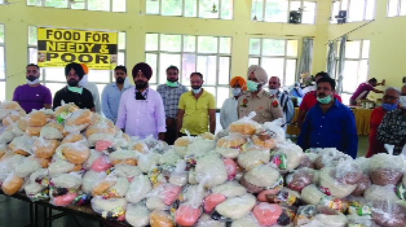 ਮਹੀਨੇ 'ਚ 5500 ਲੋੜਵੰਦ ਪਰਵਾਰਾਂ ਨੂੰ ਰਾਸ਼ਨ ਪਹੁੰਚਾ ਚੁਕੀ ਹੈ ਫ਼ੂਡ ਫ਼ਾਰ ਦ ਨੀਡੀ ਐਂਡ ਪੂਅਰ ਸੰਸਥਾ ਮਹੀਨੇ 'ਚ 5500 ਲੋੜਵੰਦ ਪਰਵਾਰਾਂ ਨੂੰ ਰਾਸ਼ਨ ਪਹੁੰਚਾ ਚੁਕੀ ਹੈ ਫ਼ੂਡ ਫ਼ਾਰ ਦ ਨੀਡੀ ਐਂਡ ਪੂਅਰ ਸੰਸਥਾ